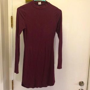 Mock neck fitted dress. Maroon mini dress. Ribbed material. Size medium.